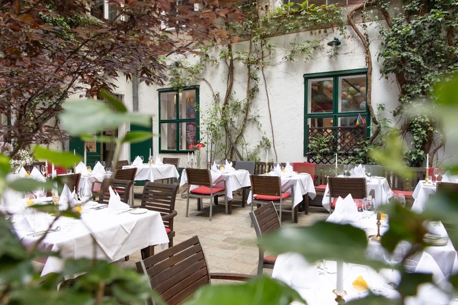 ef16 Restaurant